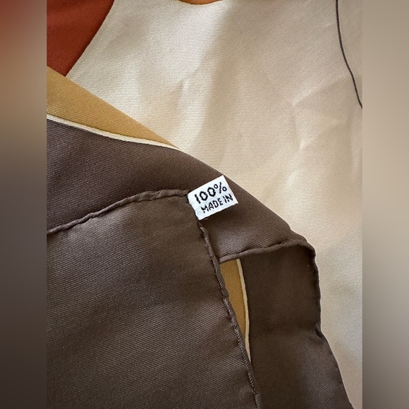 Vtg GayAmiee Paris, Silk, Hand Painted Multicolored Floral square scarf, 30,5” - Picture 5 of 12